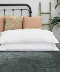 Par de lujosas almohadas rellenas de seda de mora. Tamaño