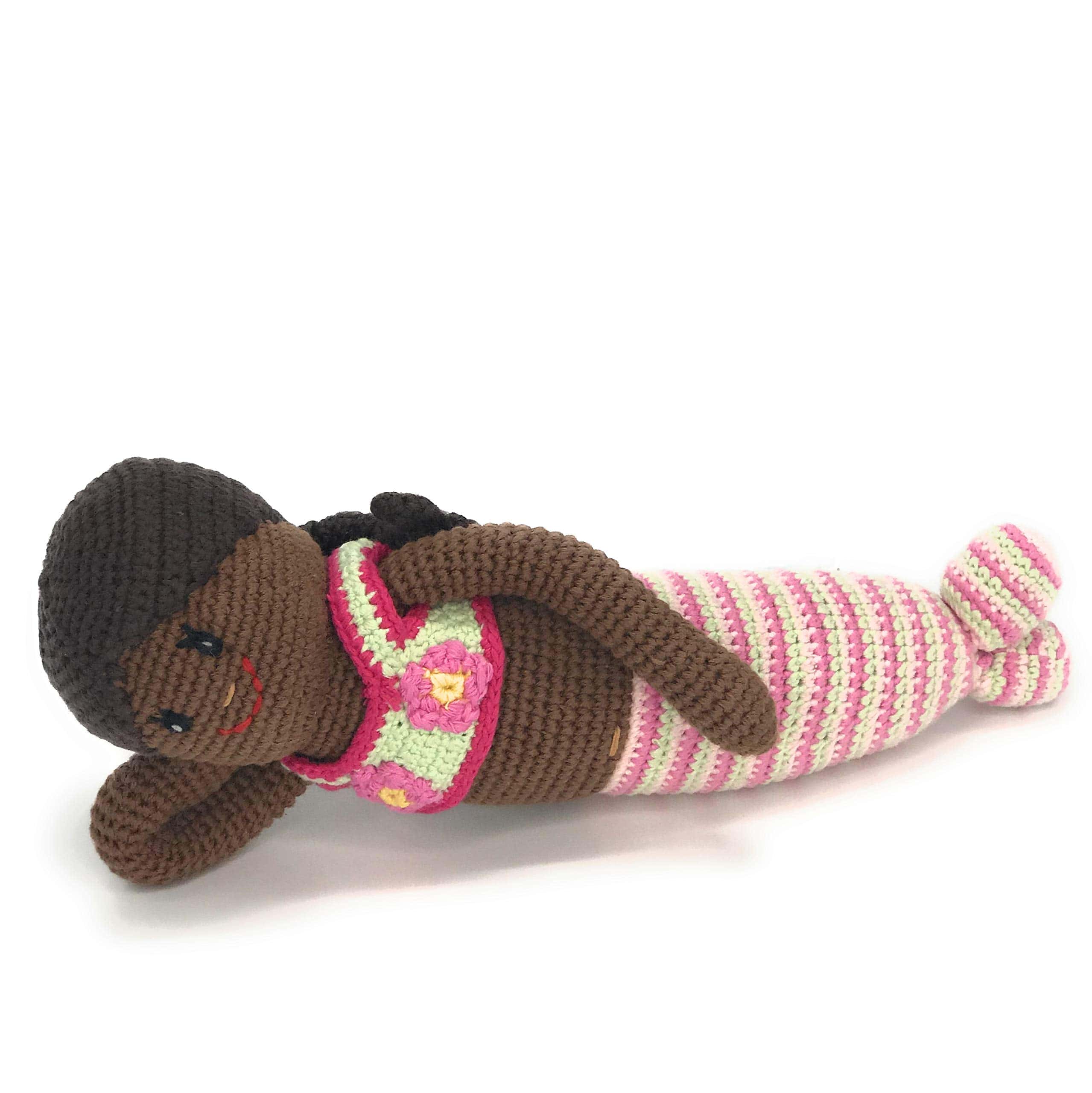 Pebble | Muñeca Sirena Hecha a Mano - Rosa a Rayas | Muñeca - Imagen 6