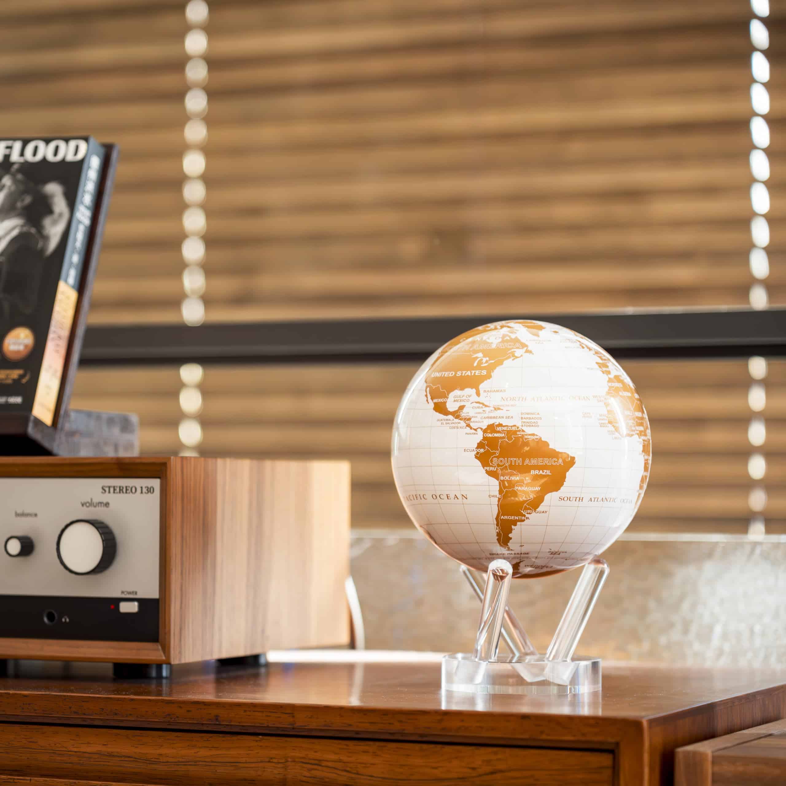 MOVA Globe Metálico Blanco y Oro 4.5" - Imagen 6