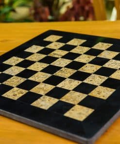 Tablero de ajedrez de mármol negro y coral hecho a mano de