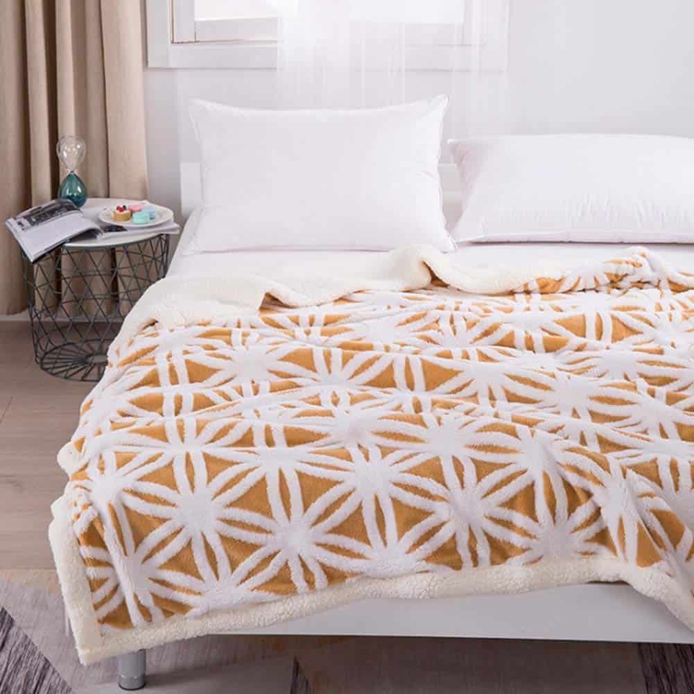 Manta de felpa sherpa amarilla UKELER - Manta suave y - Imagen 3