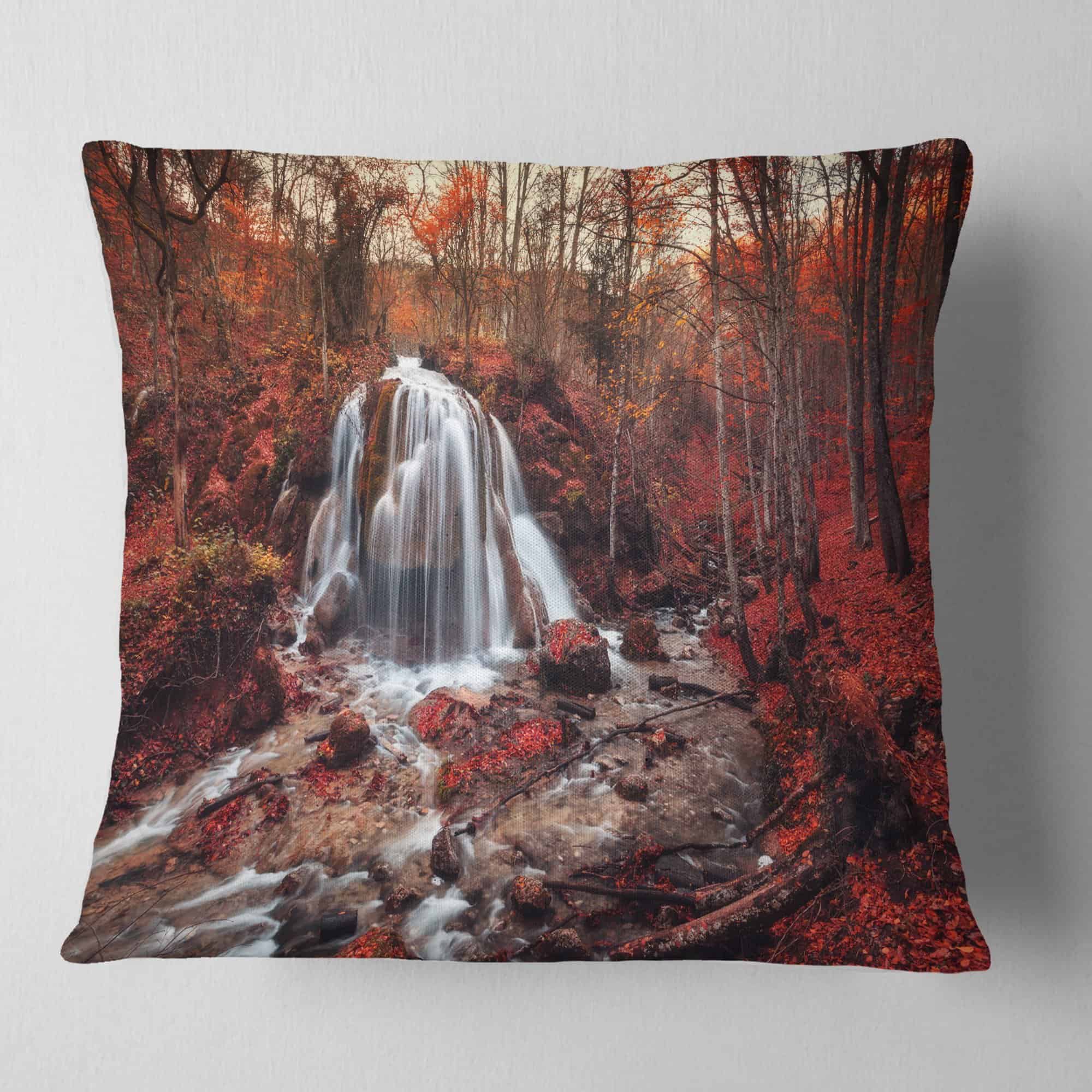 Designart Silver Stream Waterfall Close up Fotografía de