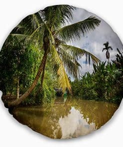 Designart Tropical River with Bent Coconut Palm' Almohada