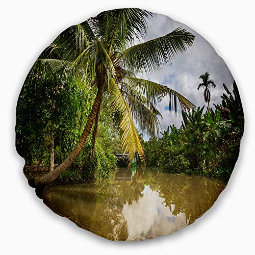 Designart Tropical River with Bent Coconut Palm' Almohada