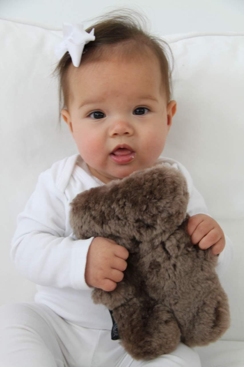 FLATOUTbear Baby Chocolate 100% Piel de Cordero Australiano - Imagen 3