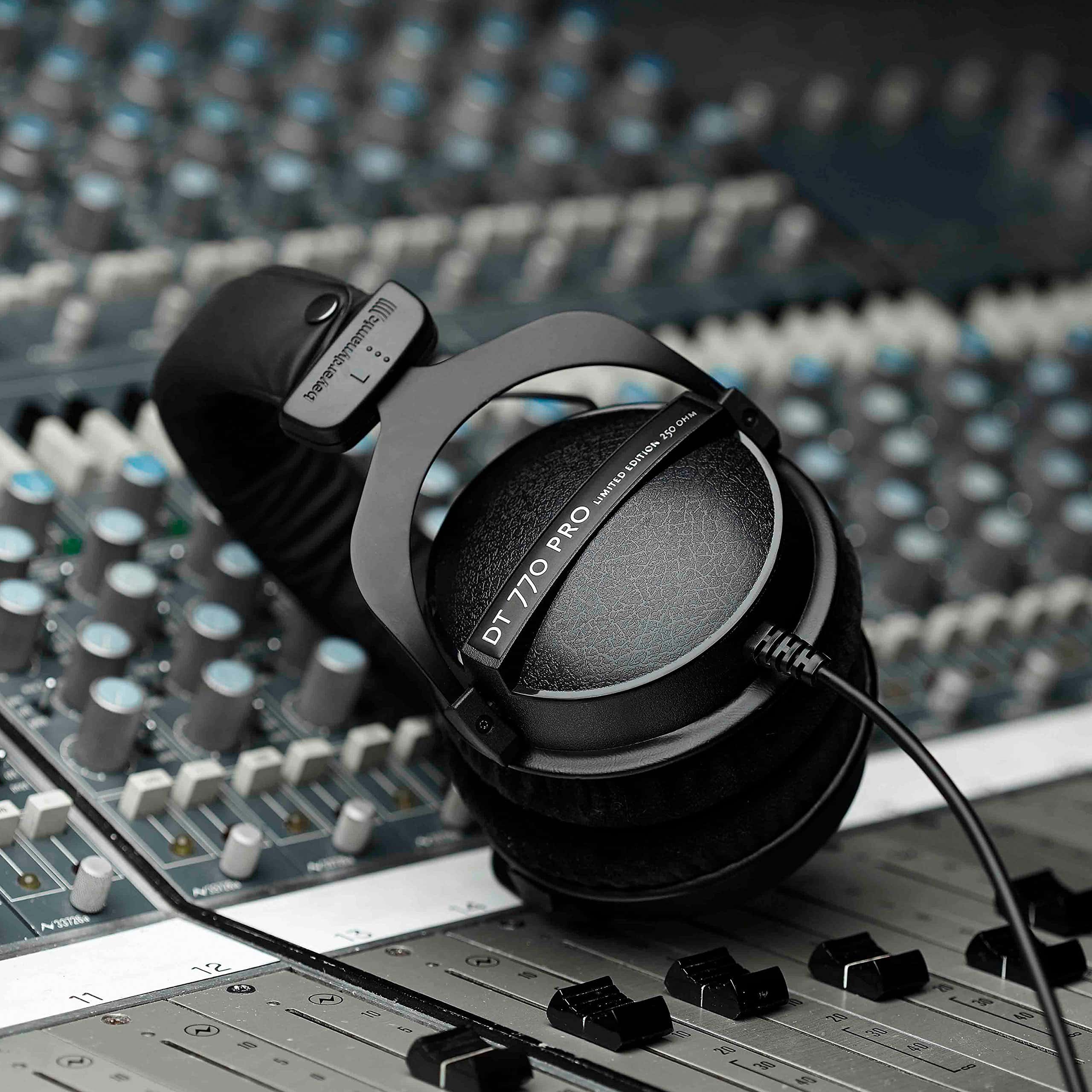 beyerdynamic DT 770 PRO - 250 OHM LE Audífonos de Estudio - Imagen 6