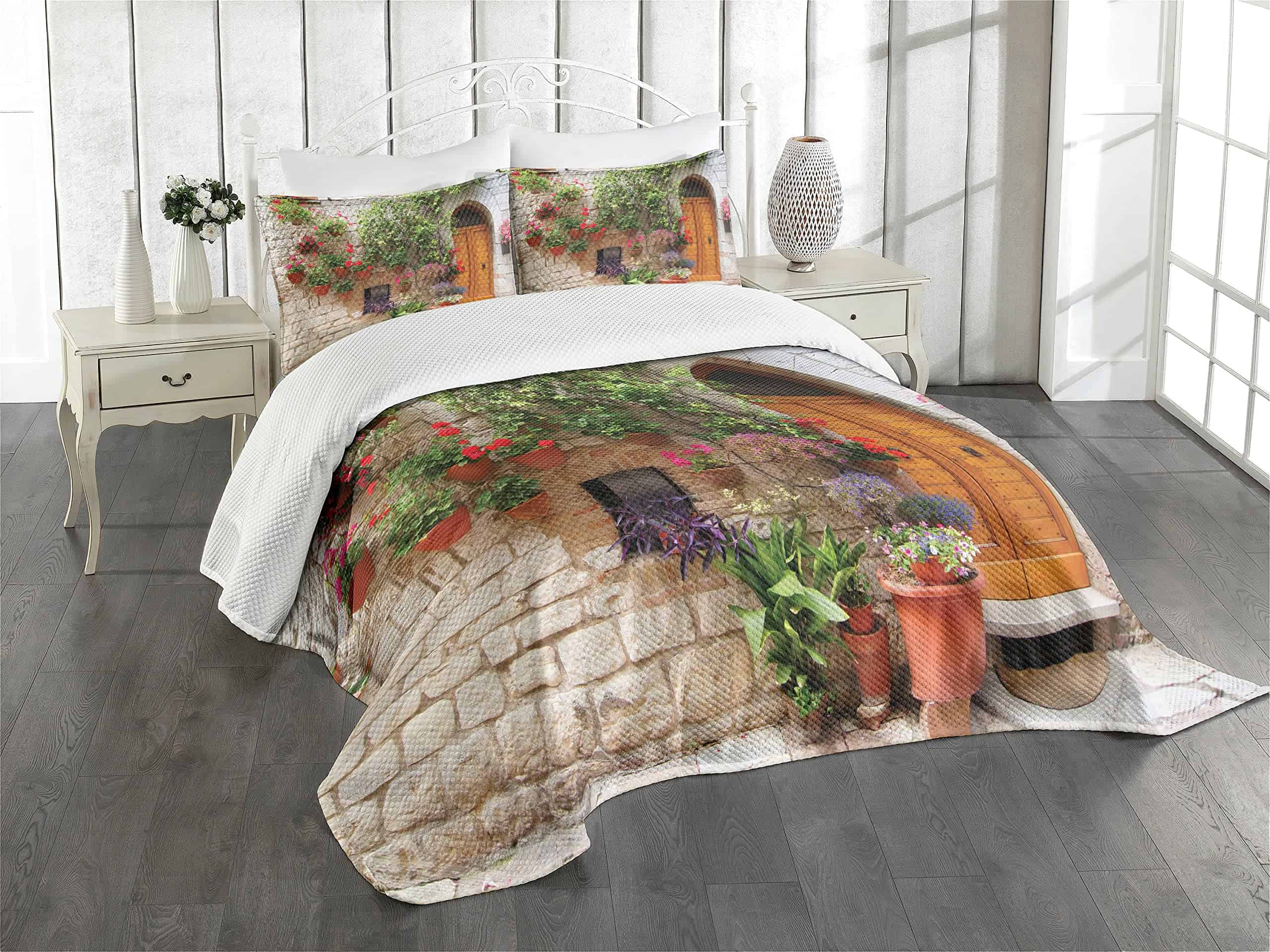 Colcha Lunarable Tuscan, Flores de Begonia en Ventana de