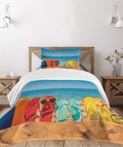 Colcha Lunarable para Verano, Chanclas en una Playa de