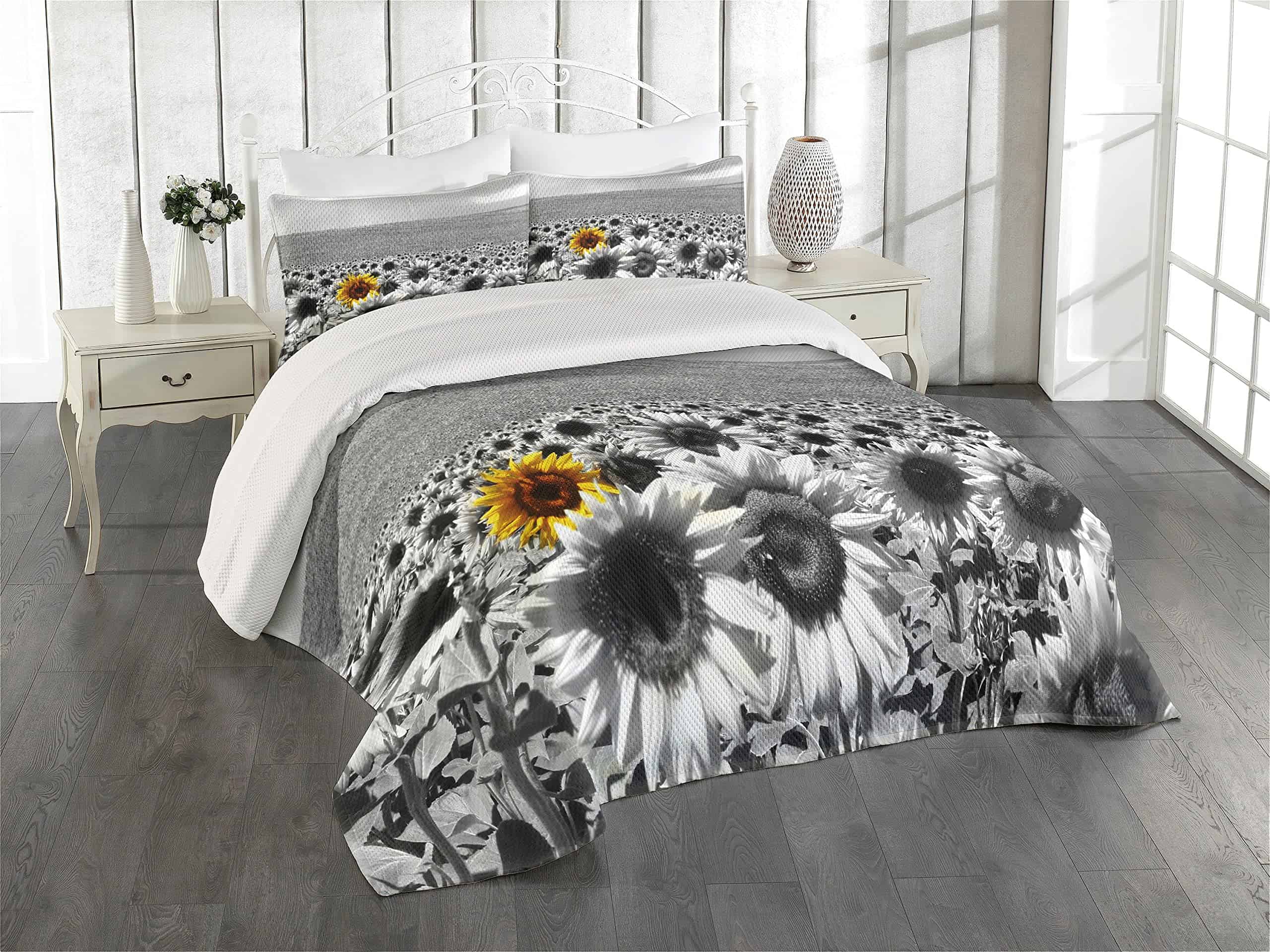 Colcha Lunarable Moderna, Campo de Girasoles Blanco y Negro
