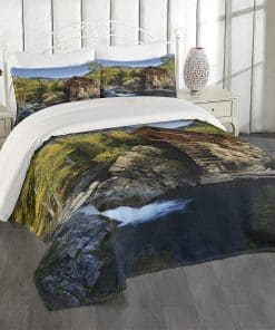 Colcha Lunarable Landscape, Cabaña de madera erosionada en