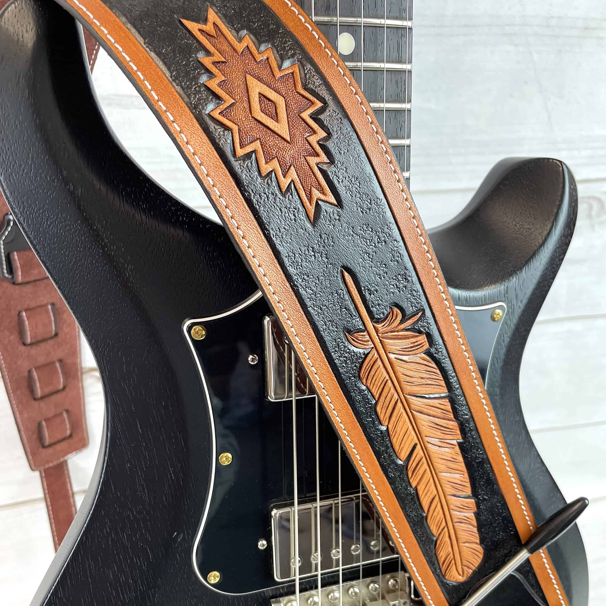Correa de guitarra de cuero premium hecho a mano y grabado - Imagen 7