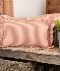 Almohada de tela a rayas rojas VHC Brands Sawyer Mill 14x22