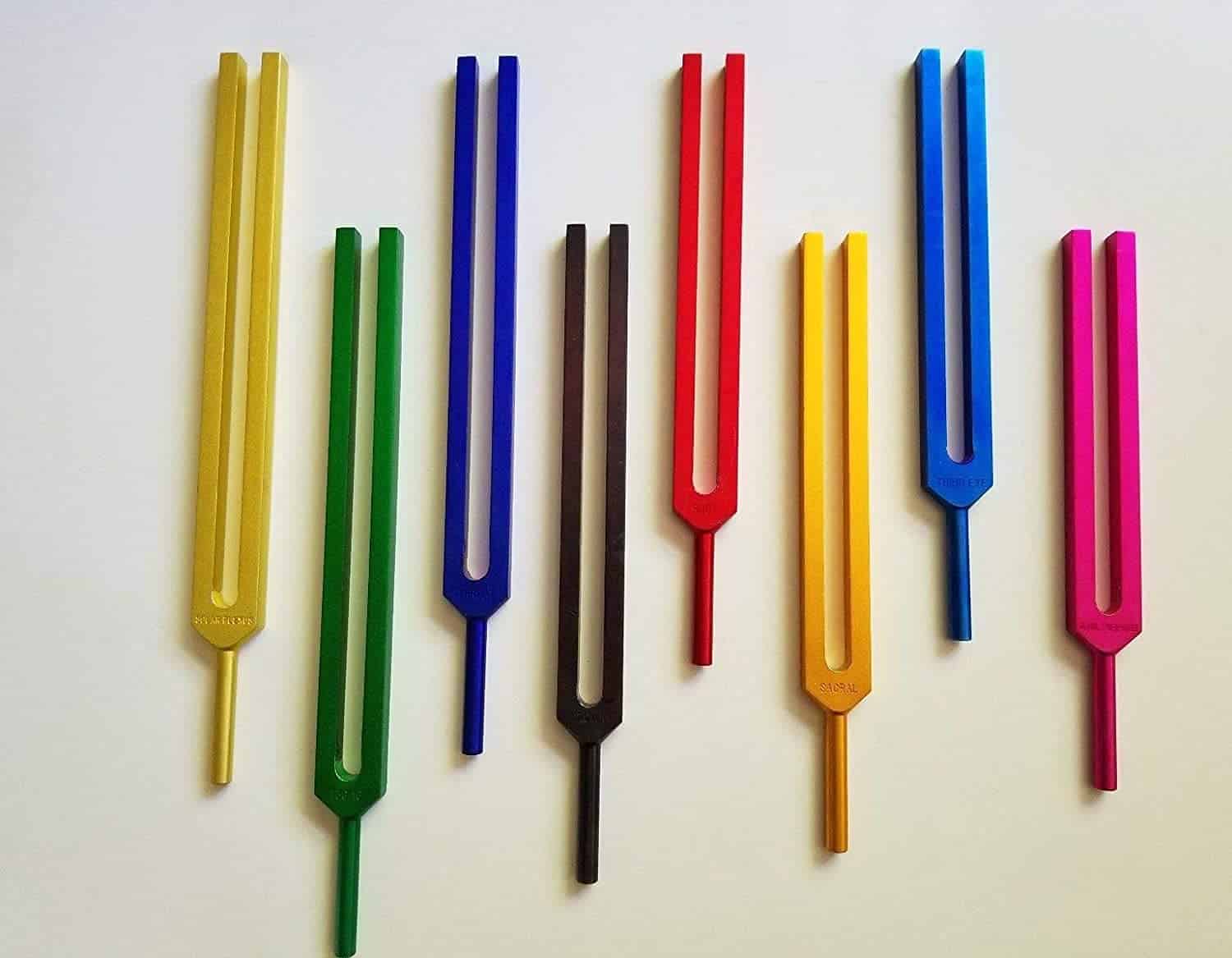 Set de 8 tenedores de sintonización del color del Chakra