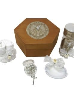 Kit de Bautizo Católico en una Caja de Madera con Toalla,