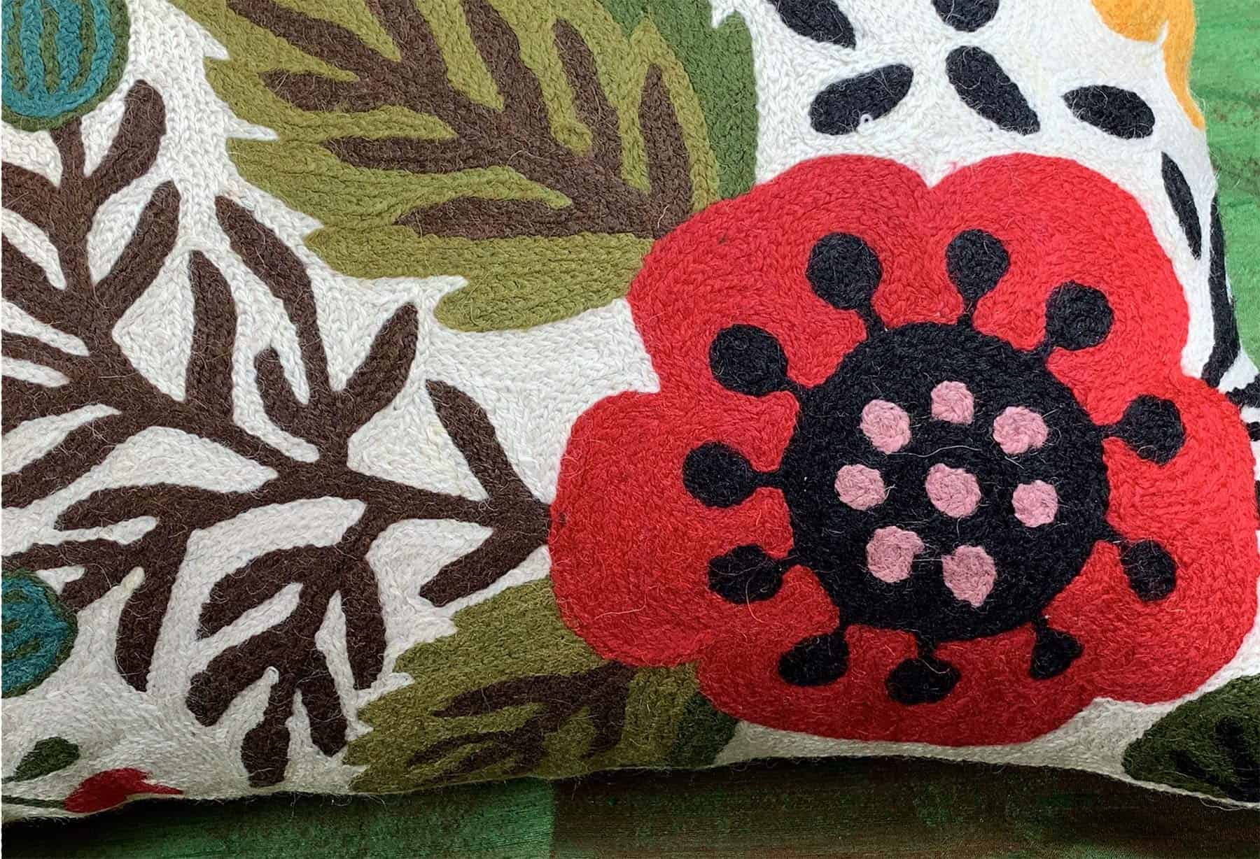 Funda de Cojín Floral Lumbar Crema | Cojines de Lanzamiento - Imagen 4