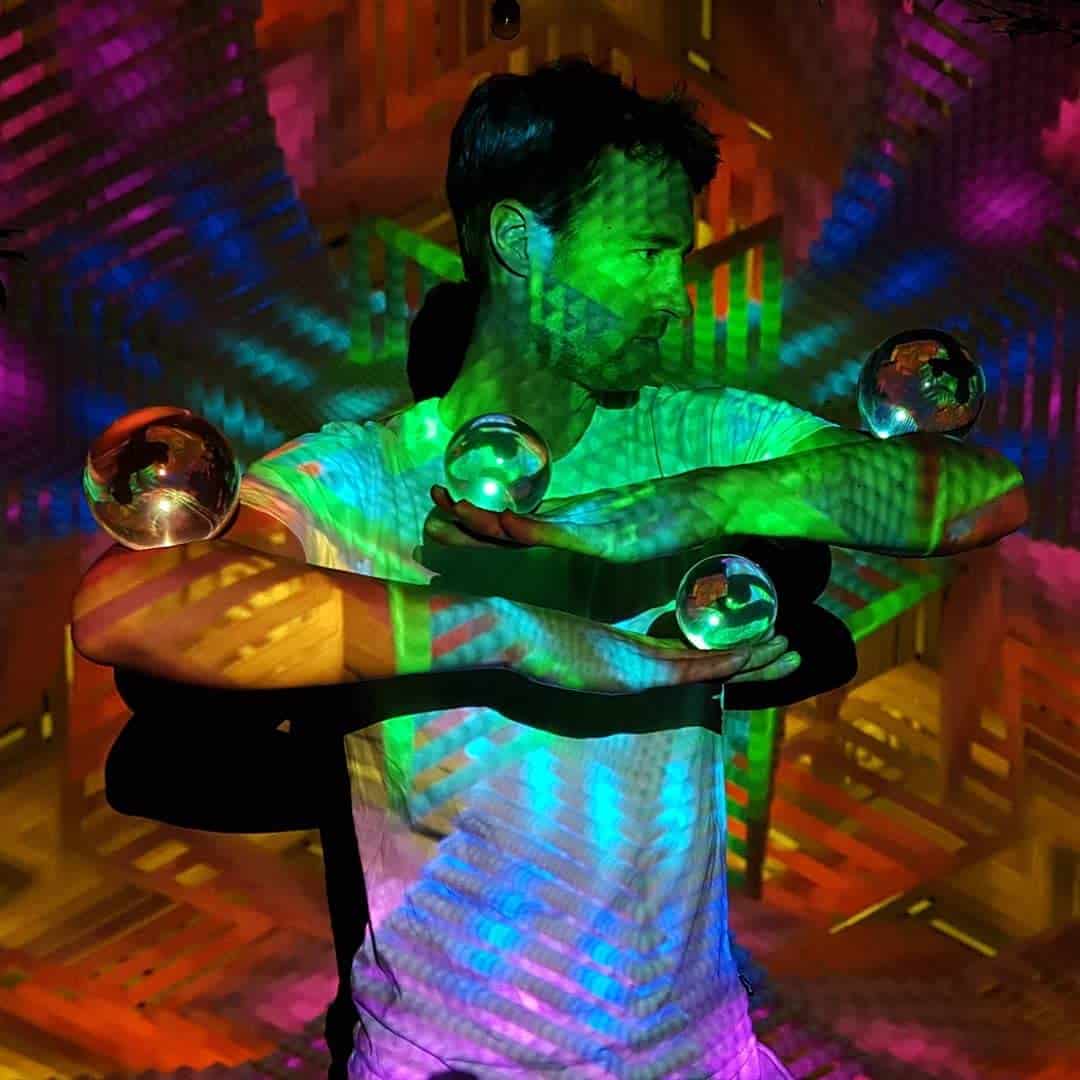 Pelota de Contacto de Acrílico Transparente para Malabares - Imagen 9