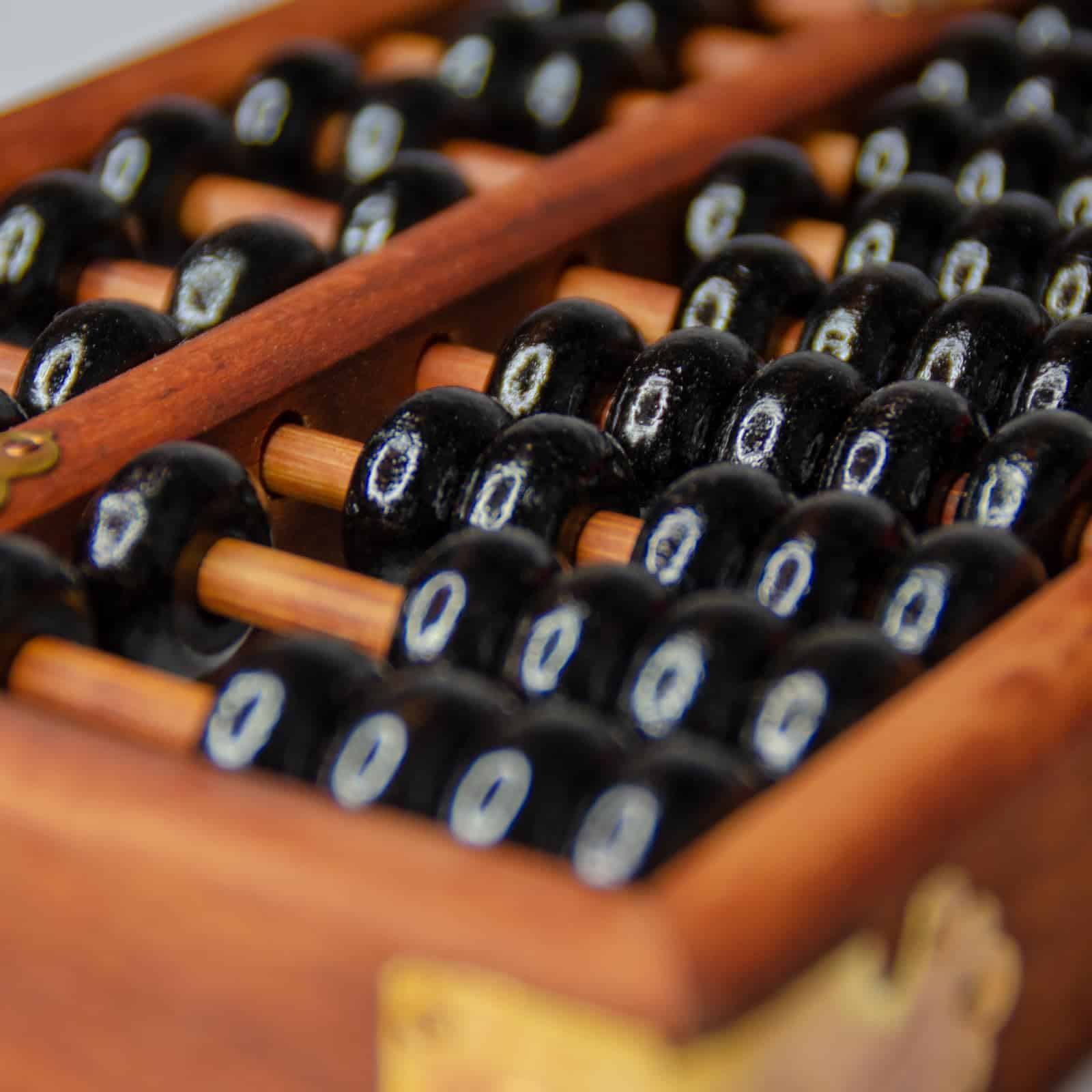 Ábaco Clásico de Madera de 11 Columnas Larcele con Caja de - Imagen 6