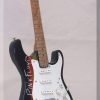 Miniatura de Guitarra PINK FLOYD con Púa de Guitarra