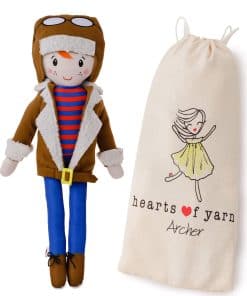 Muñeco Archer de Hearts of Yarn para Niños en Decoración de