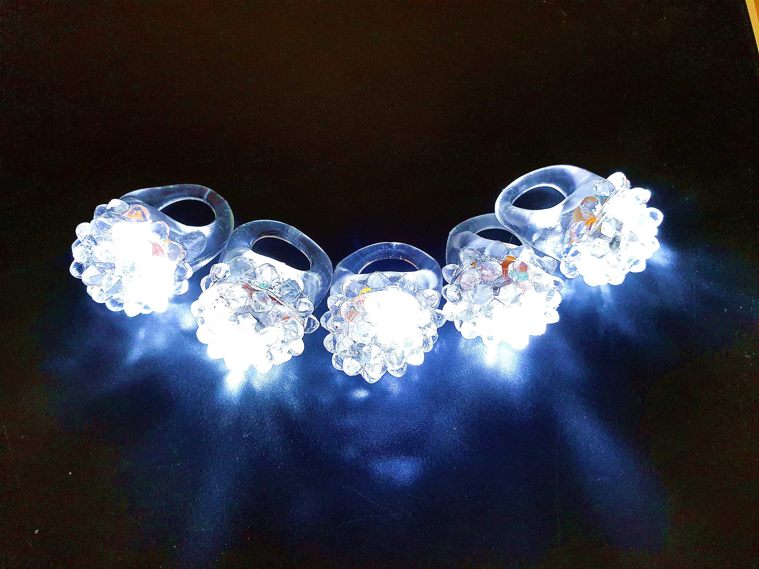 Anillos de Dedo Brillantes Blancos con LED Intermitente - Imagen 6