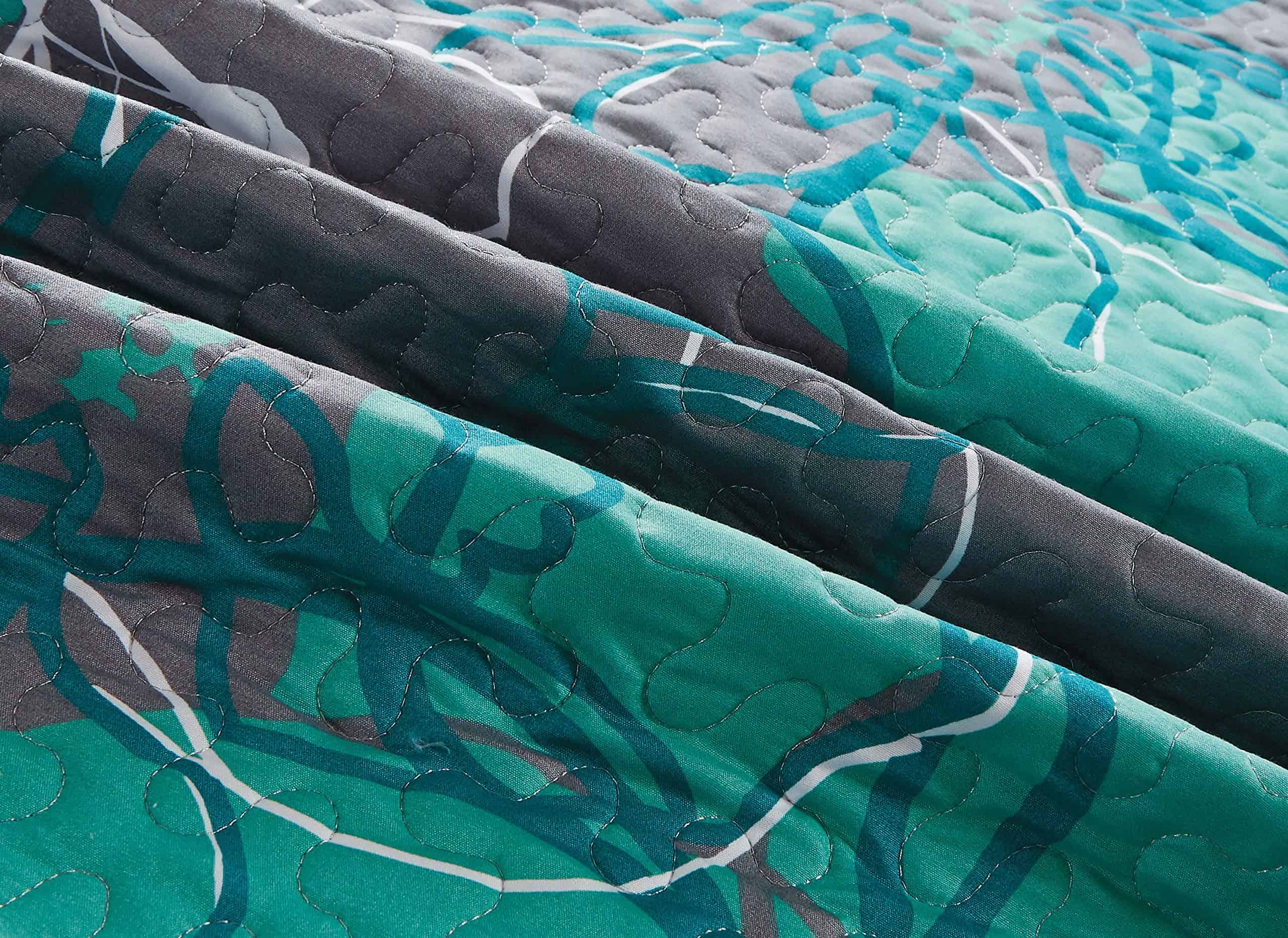 Set de Colcha Cubrecamas Home Collection con Flores Grises - Imagen 3