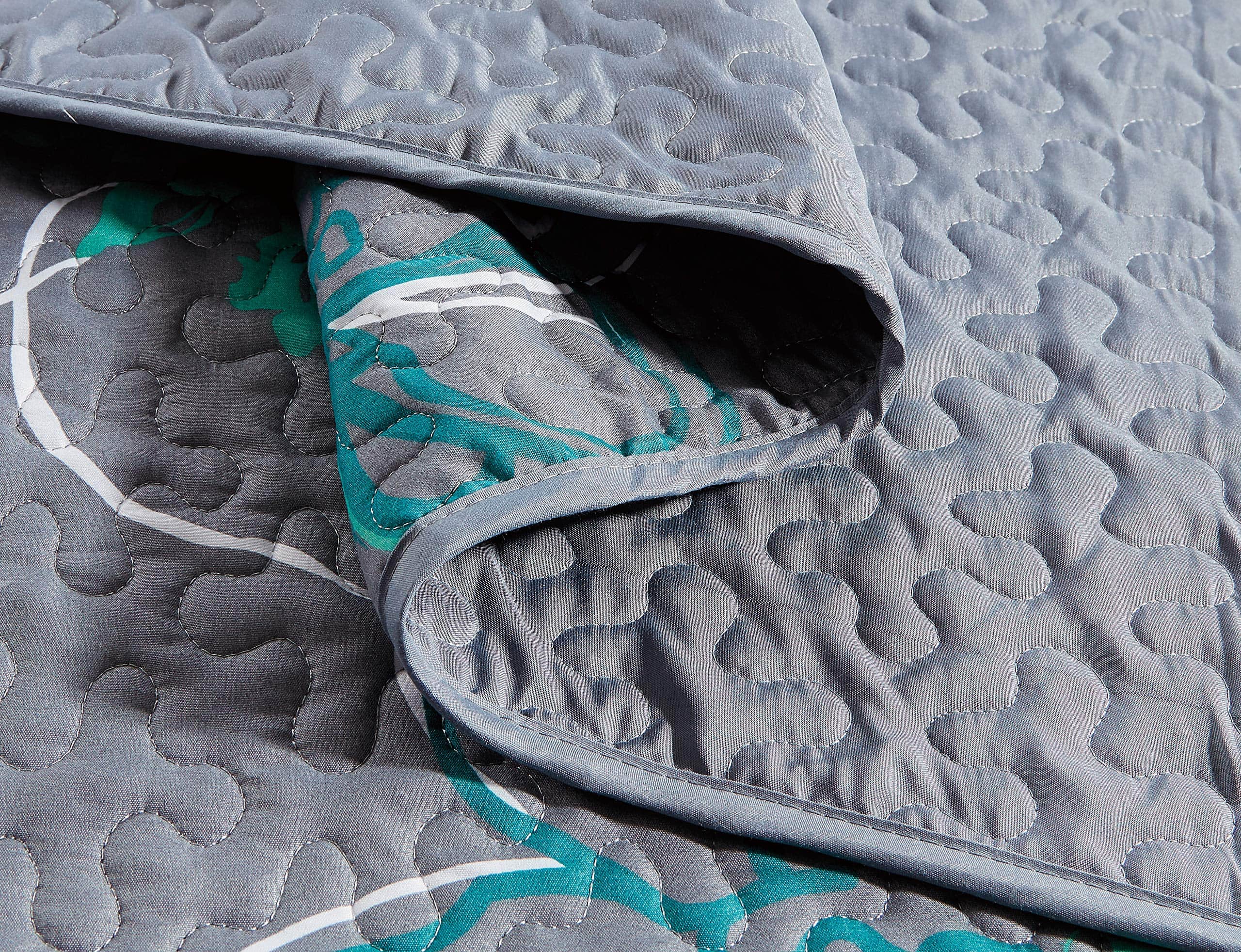 Set de Colcha Cubrecamas Home Collection con Flores Grises - Imagen 4