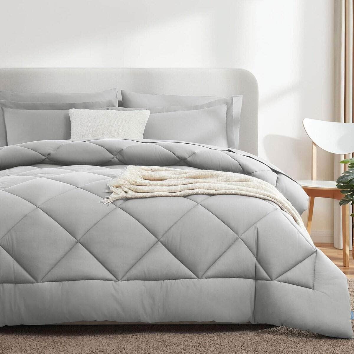 Juego de Edredón Completo CozyLux con Sábanas -Gris Claro - Imagen 7