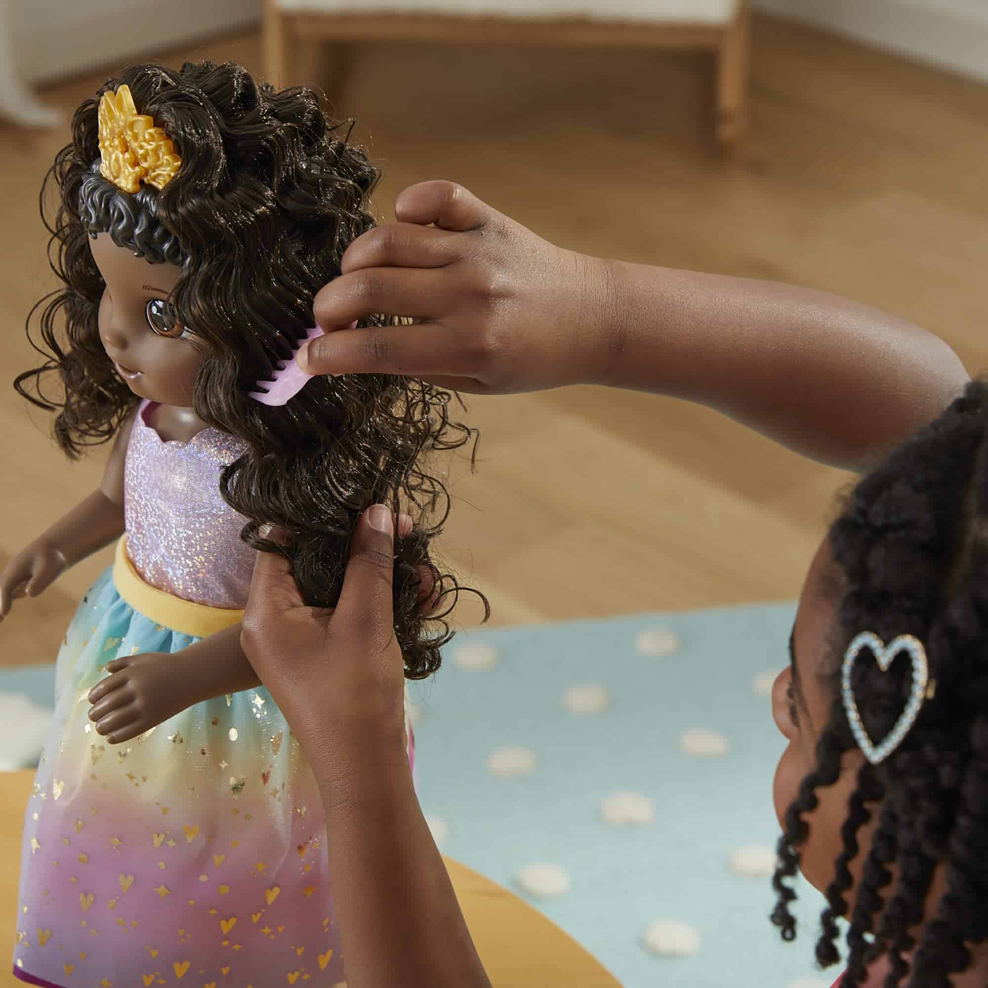 Muñeca Baby Alive Princess Ellie Grows Up! con Pelo Negro - Imagen 9