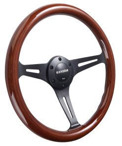 Volante de madera estilo clásico con nostalgia universal de