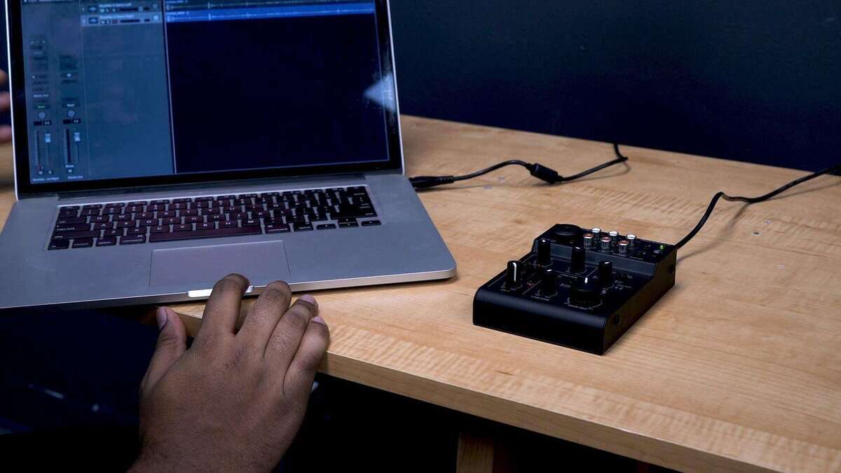 Mezcladora Pro de 5 Canales Rockville RockMix con Interfaz - Imagen 9