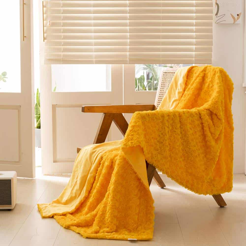 Manta de peluche esponjosa de lujo Simple&Opulence con