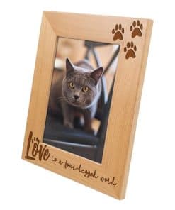 Portarretrato de Madera Grabado con la Frase 'El Amor Tiene