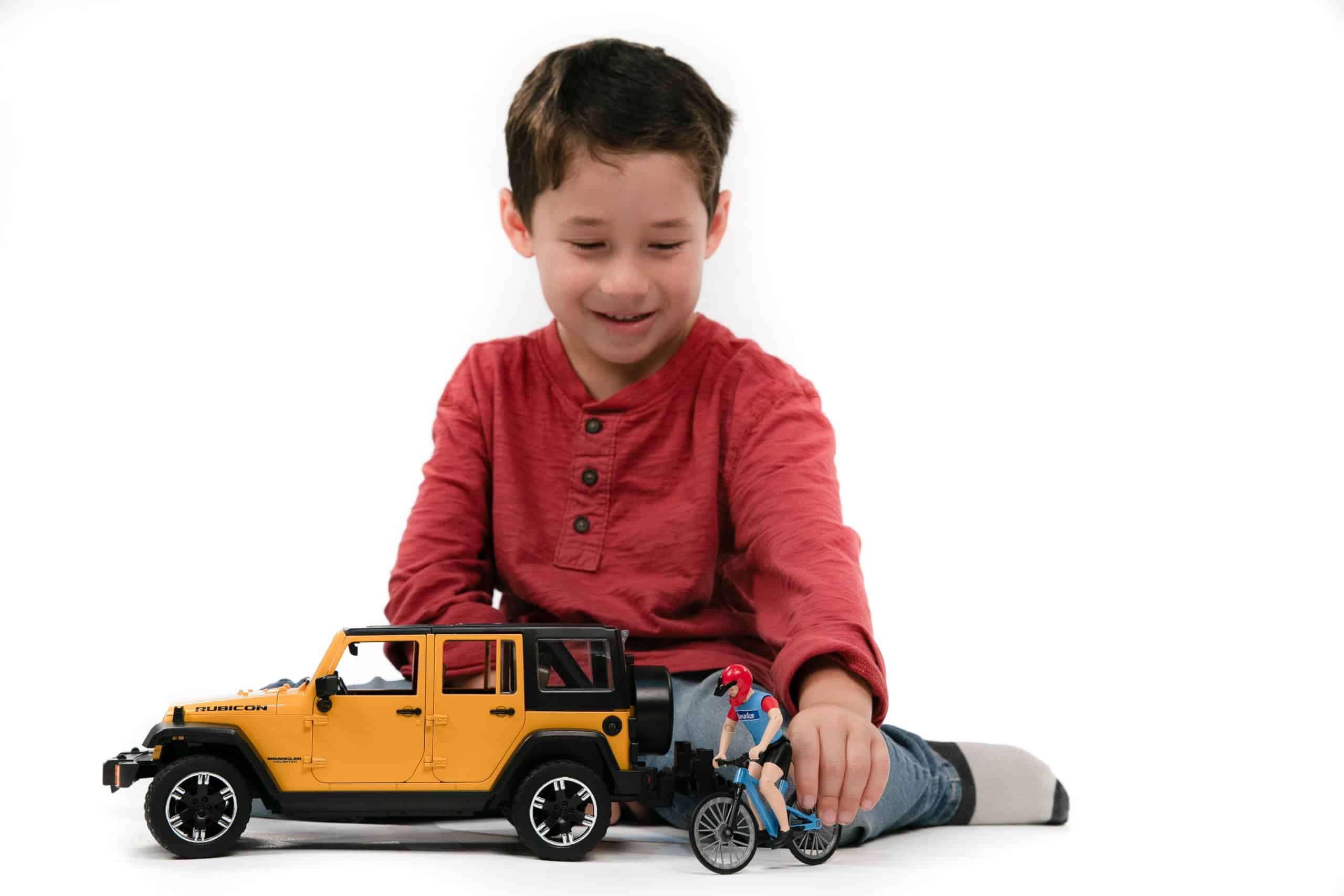 Bruder 02543 Jeep Wrangler Rubicon con Bicicleta de Montaña - Imagen 7