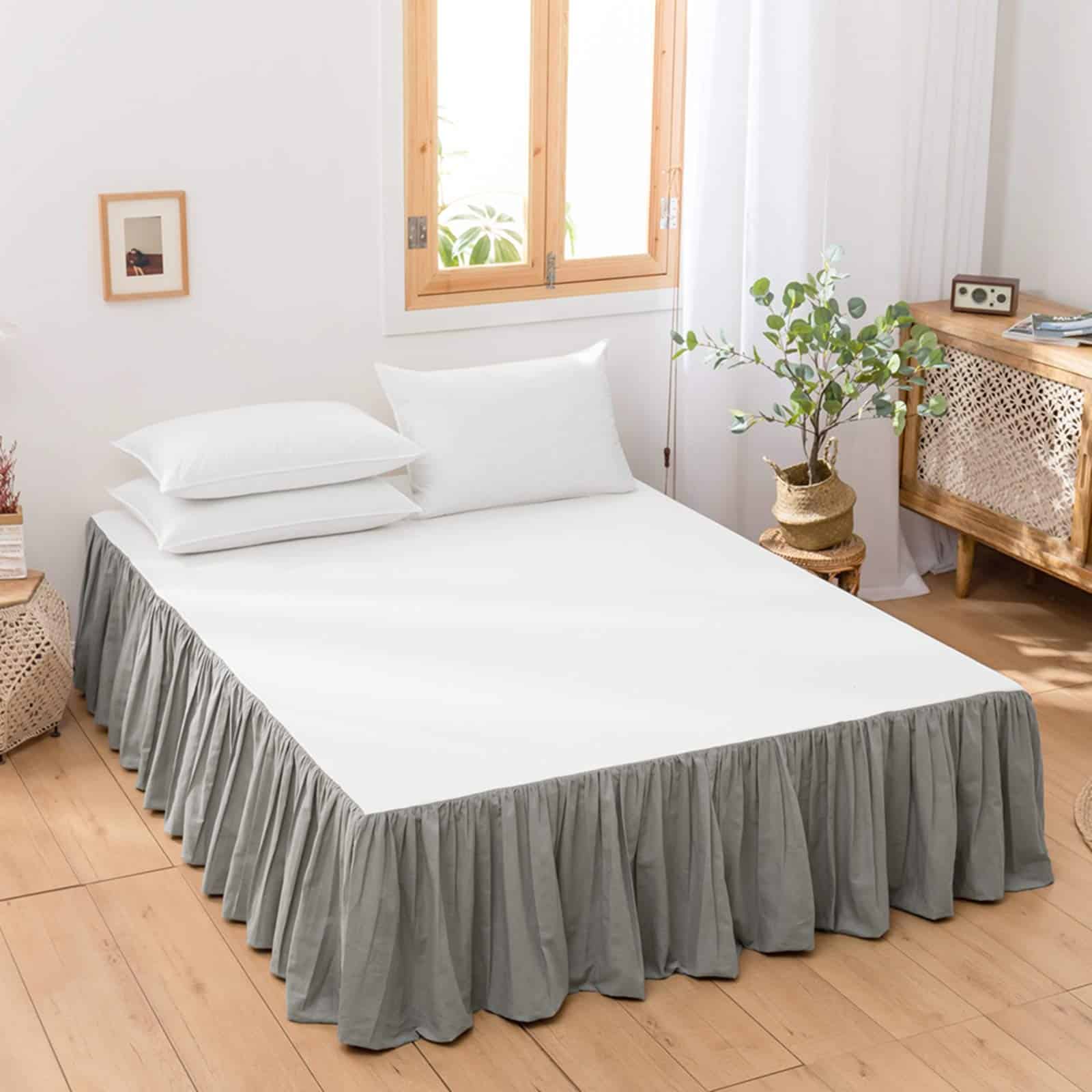 Bajera francesa de lino BISELINA con volantes plisados de