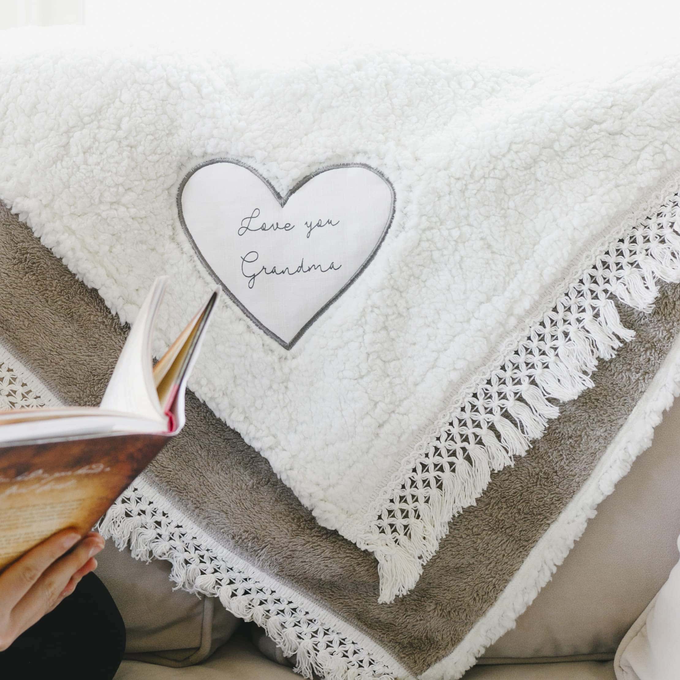 Manta de Felpa Super Suave con Borlas Pavilion Gift Company - Imagen 7