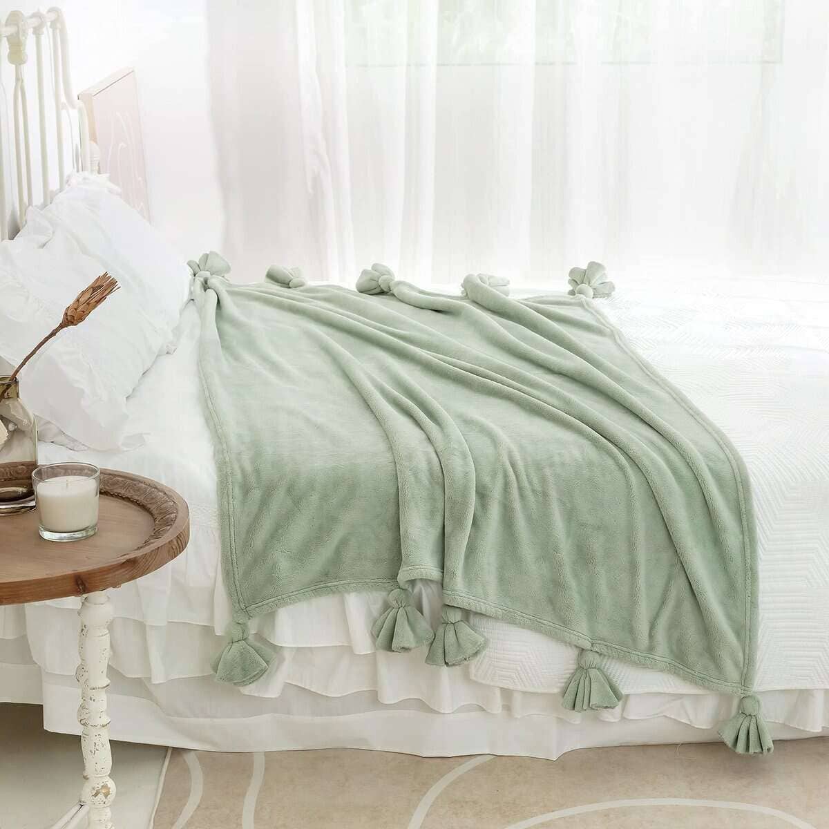 Amélie Home Mantas de Forro Polar con Borlas, Verde Salvia, - Imagen 7