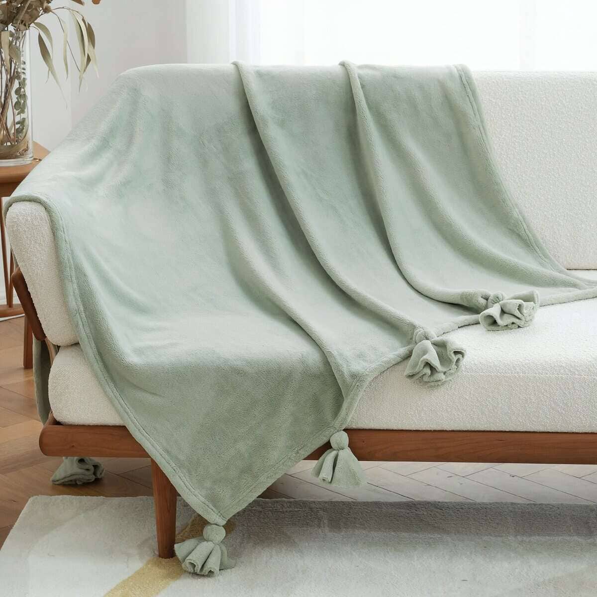 Amélie Home Mantas de Forro Polar con Borlas, Verde Salvia,