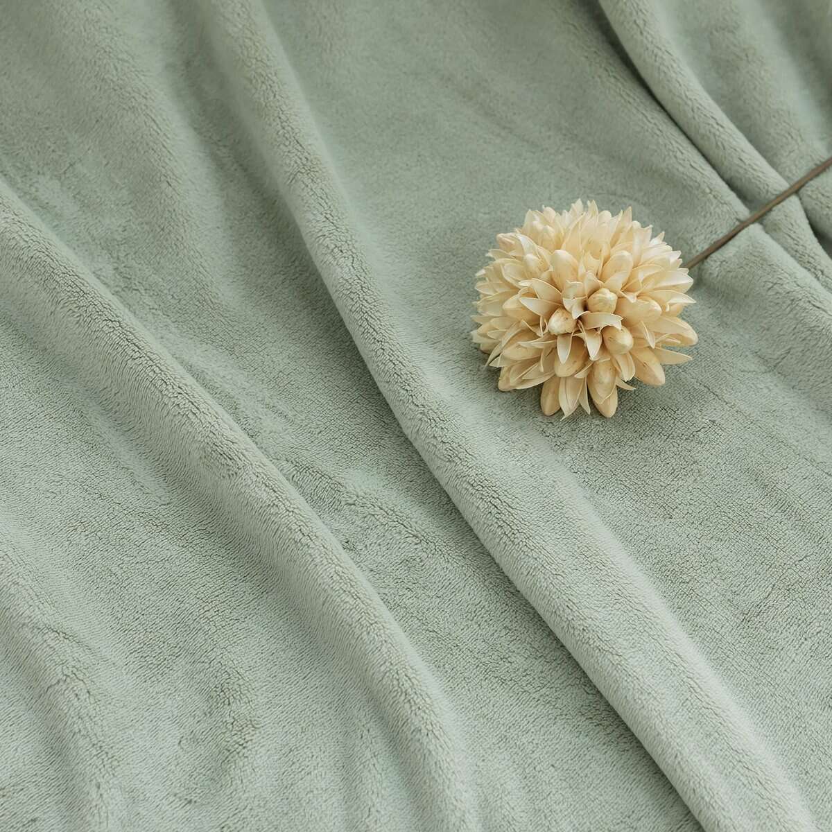 Amélie Home Mantas de Forro Polar con Borlas, Verde Salvia, - Imagen 4