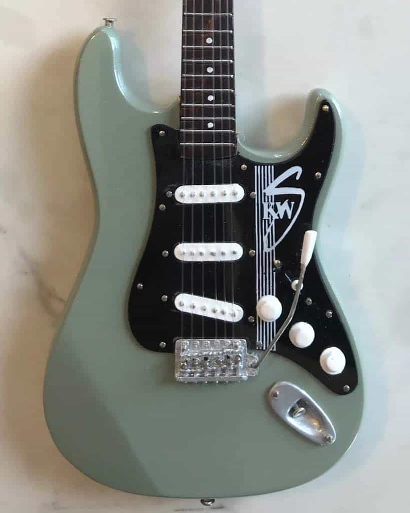 Réplica Miniatura Oficialmente Licenciada de la Fender - Imagen 3