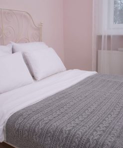 Manta Cubrecama Irish Chunky Cable Knit de SAOL hecha de