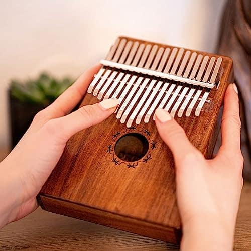 Kalimba de 17 teclas de madera Ortega - C Mayor - Orificio - Imagen 9