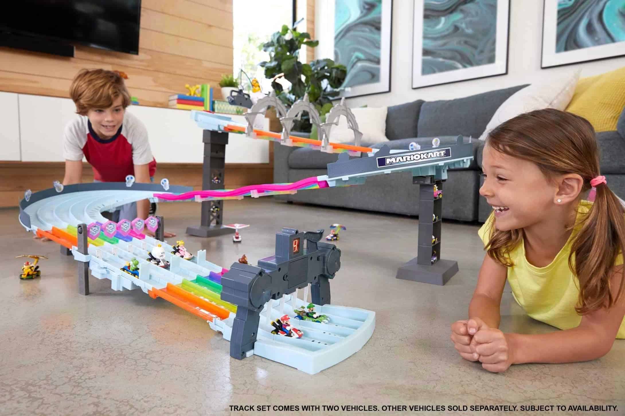 Hot Wheels Mario Kart Rainbow Road Raceway 8-Foot Track Set - Imagen 3