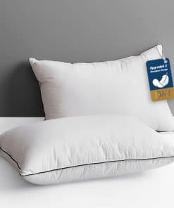 Almohada de plumas de ganso con núcleo de plumas rodeado de