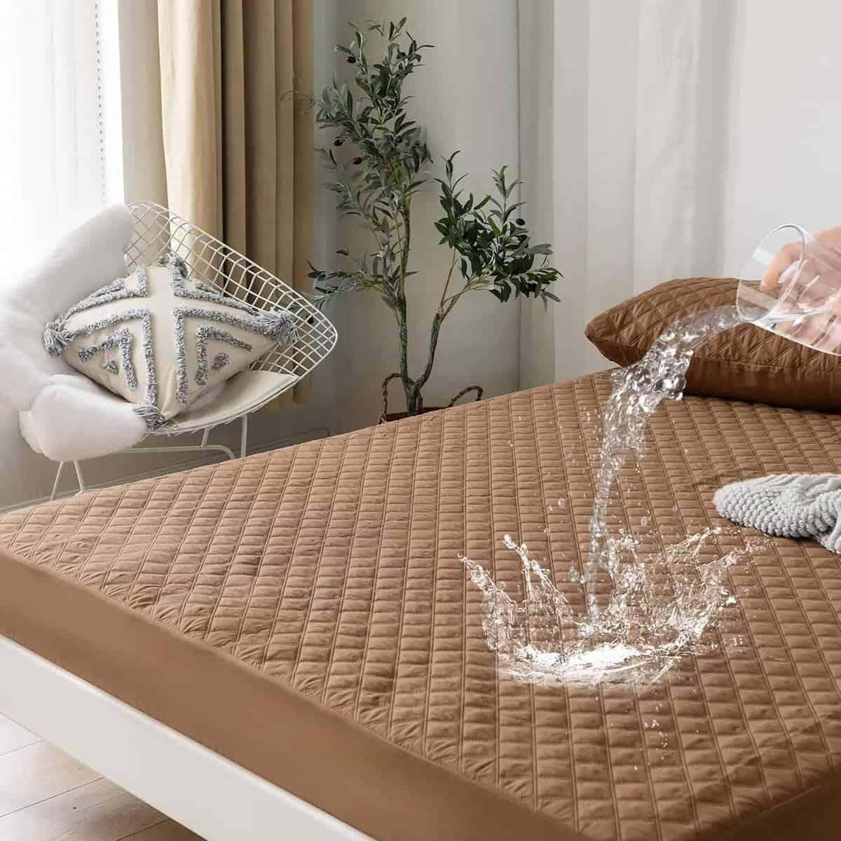 ARYURBU Protector de colchón impermeable marrón con cierre