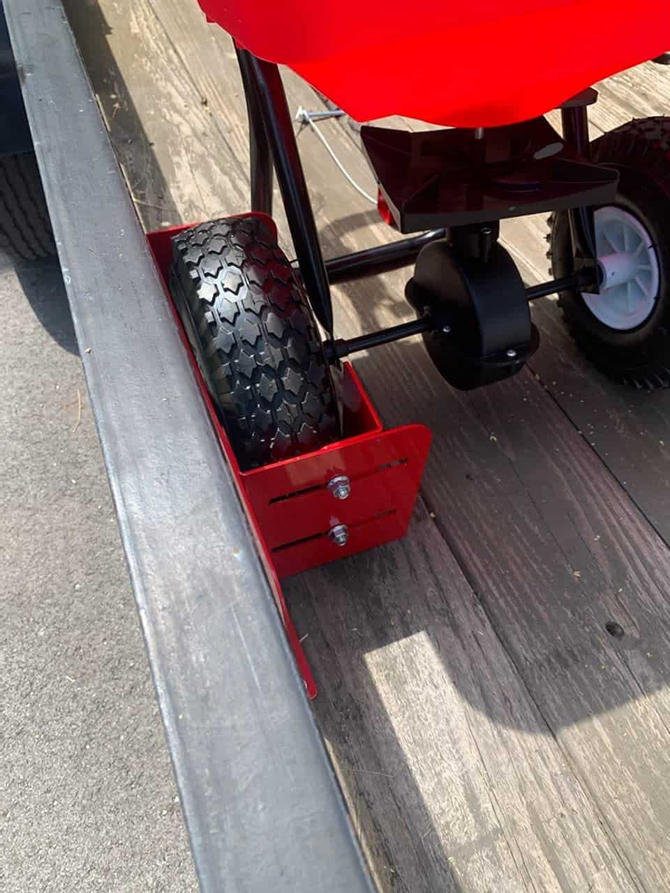 Bota Jungle Jim's Jungle para asegurar cortadoras de césped