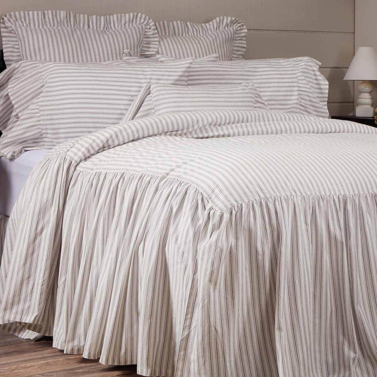 Colcha de cama doble Timeless Ticking con volantes en