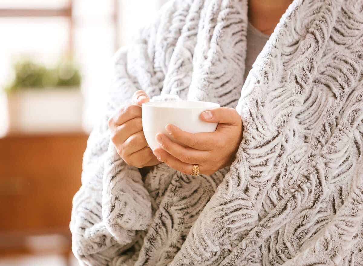 Manta de Lujo Chanasya de Piel Sintética Texturizada en - Imagen 3