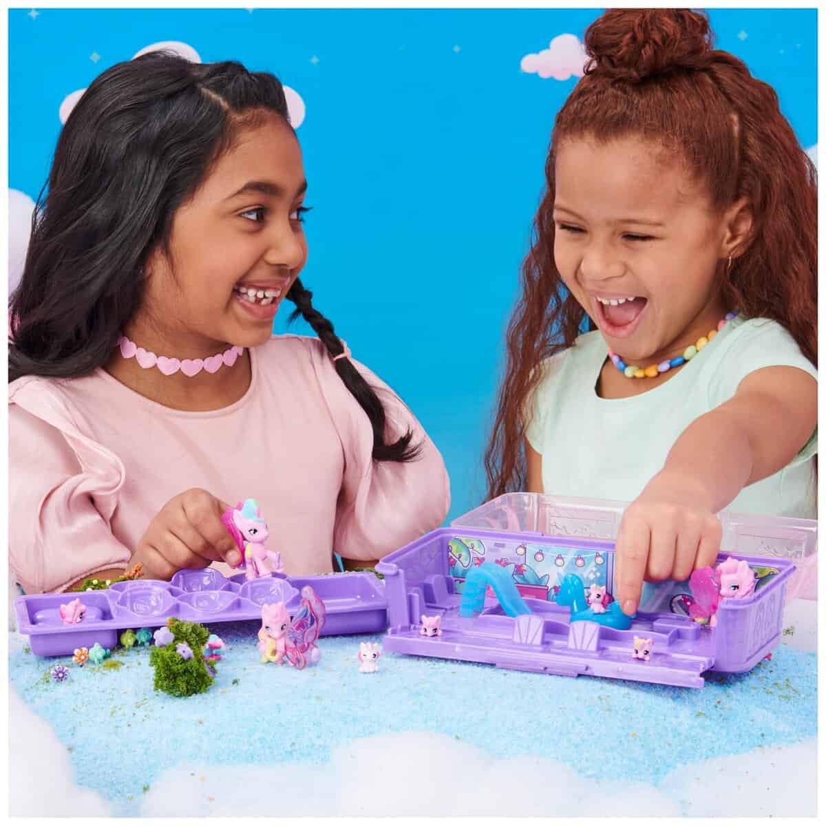 Hatchimals CollEGGtibles, Cartón de Familia Unicornio con - Imagen 4