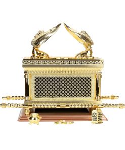 Estátua Chapada en Oro Réplica del Arca de la Alianza con