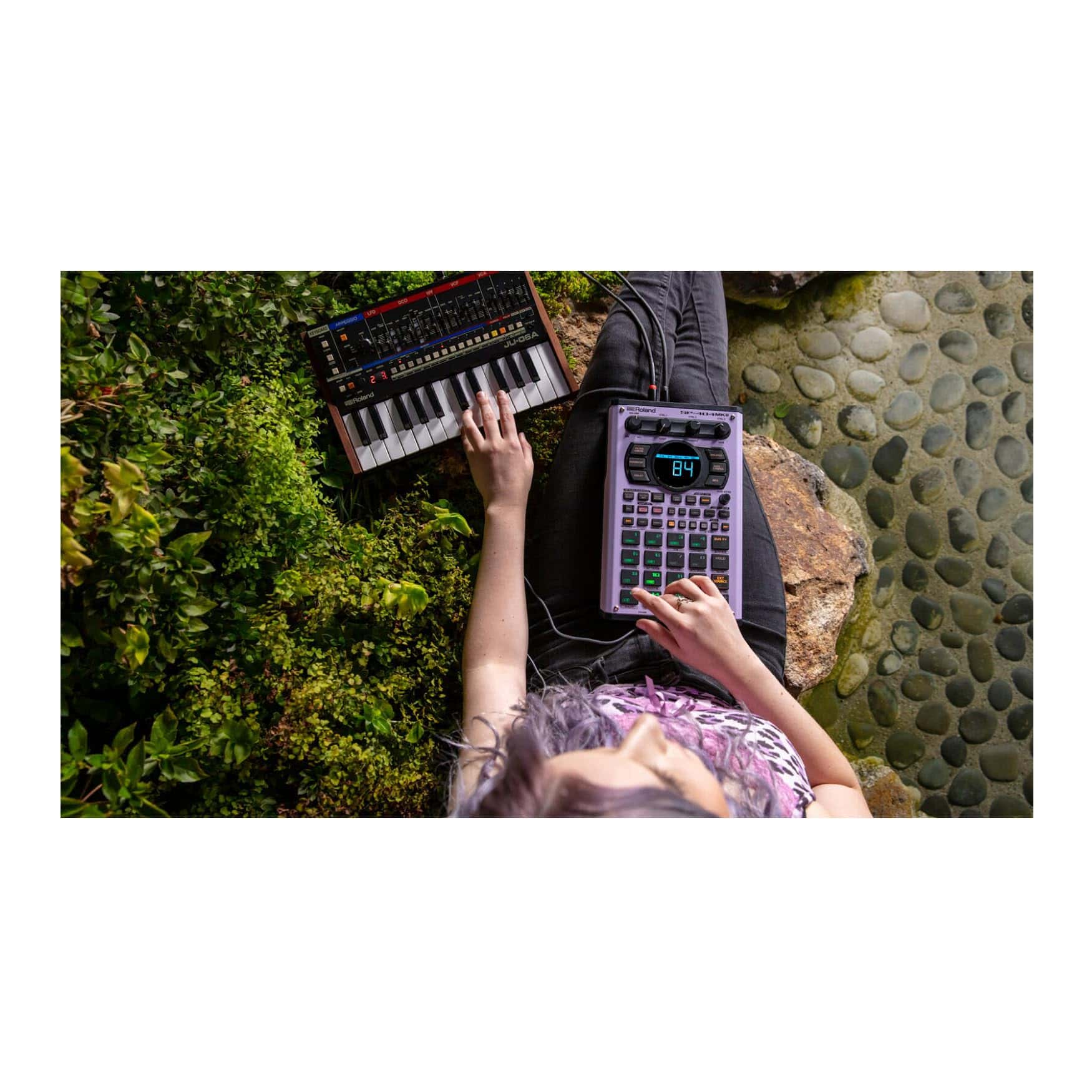 Roland SP-404MKII Sampler Creativo y Efectos con 16GB de - Imagen 3